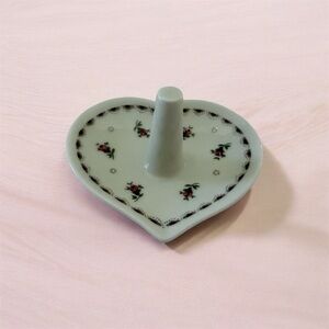 Floral Heart-Shaped Ring Holder vintage